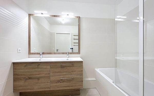 Appartement à louer    3 pièces • 64,16 m2 Suresnes