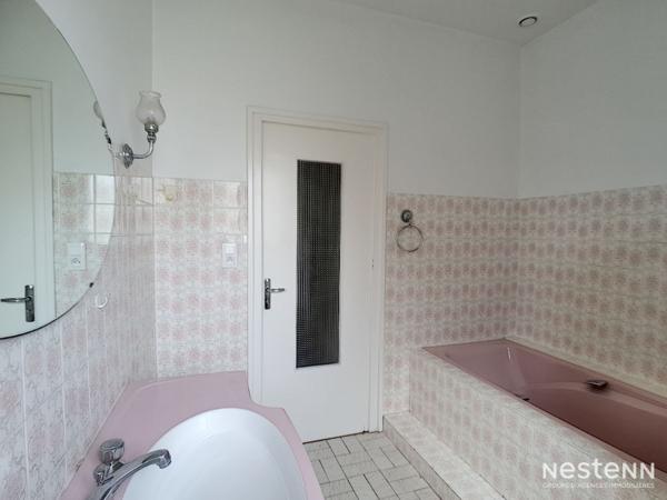 À vendre Maison de 220 m² avec jardin et double garage, en plein centre de Condom