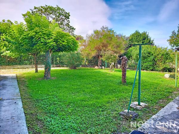 À vendre Maison de 220 m² avec jardin et double garage, en plein centre de Condom