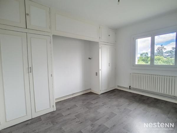 À vendre Maison de 220 m² avec jardin et double garage, en plein centre de Condom