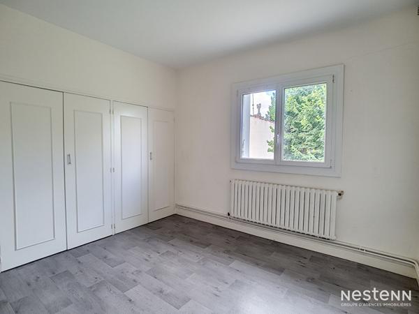 À vendre Maison de 220 m² avec jardin et double garage, en plein centre de Condom