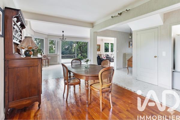 Maison à vendre 8 pièces 204 m² Saint-Étienne-de-Montluc