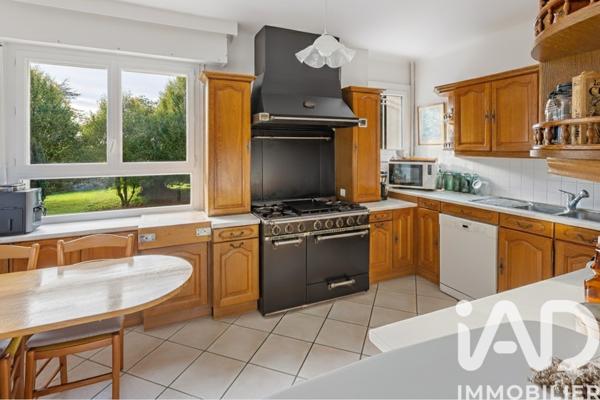 Maison à vendre 8 pièces 204 m² Saint-Étienne-de-Montluc