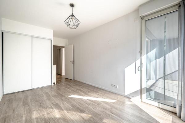 Appartement 2 pièces proche RER D et Métro ligne 15