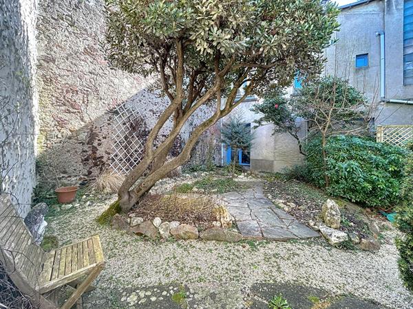 Maison à vendre SAINT FLORENT LE VIEIL Centre, cour sans vis à vis, 5 chambres, proche Loire