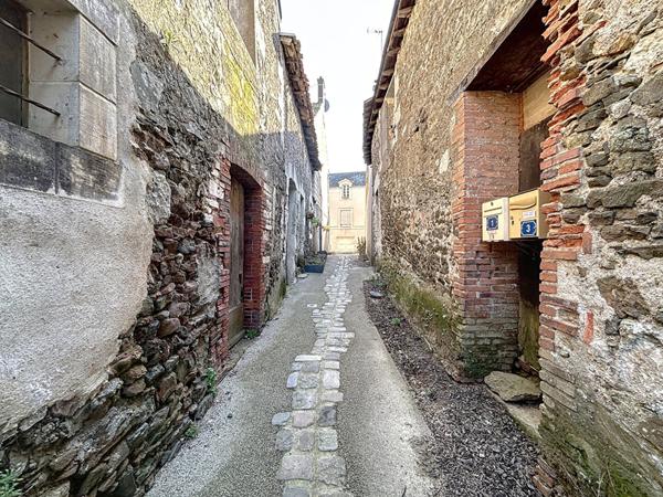 Maison à vendre SAINT FLORENT LE VIEIL Centre, cour sans vis à vis, 5 chambres, proche Loire