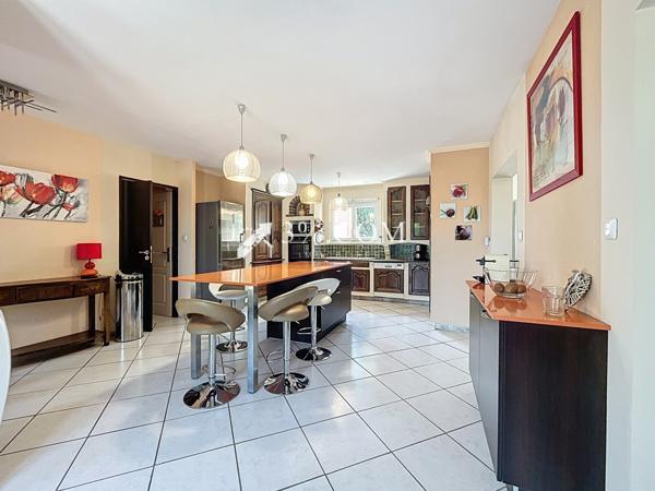 Maison 8 pièce(s) 4 chambre(s) 182.45 m²