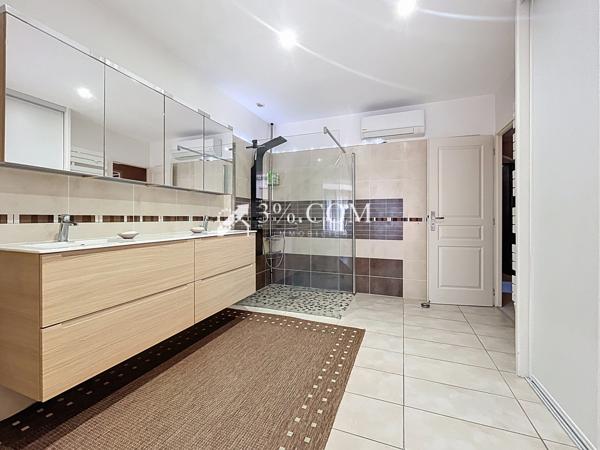 Maison 8 pièce(s) 4 chambre(s) 182.45 m²