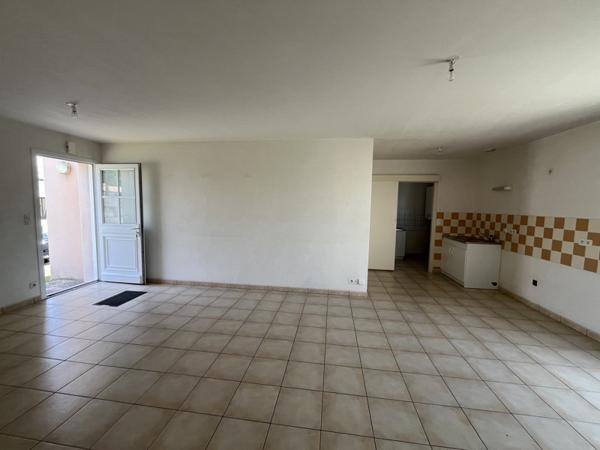 Maison à louer 800 € CC Le Poiré-sur-Vie 4 p 64 m² DPE D