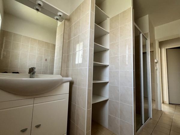 Maison à louer 800 € CC Le Poiré-sur-Vie 4 p 64 m² DPE D