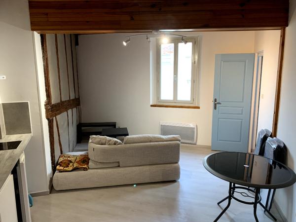 FOIX - A LOUER - APPARTEMENT TYPE 1BIS MEUBLÉ