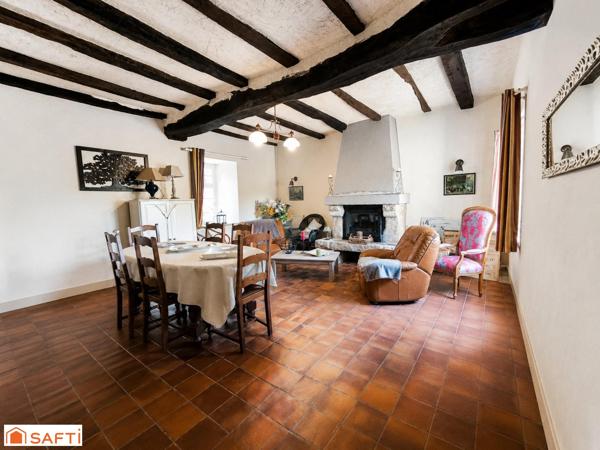 Cette maison atypique, ANCIEN MANOIR  DE 1710