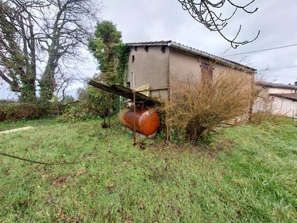 ENSEMBLE IMMOBILIER DE 2 MAISONS EN PIERRE  A RENOVER  PLUS UNE GRANGE FERMEE AVEC TOITURE NEUVE SUR PARCELLE AGRICOLE DE 8087M² CARMAUX (81)