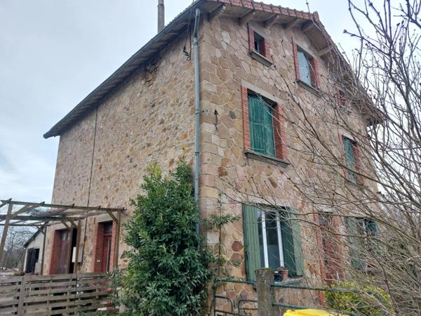 ENSEMBLE IMMOBILIER DE 2 MAISONS EN PIERRE  A RENOVER  PLUS UNE GRANGE FERMEE AVEC TOITURE NEUVE SUR PARCELLE AGRICOLE DE 8087M² CARMAUX (81)