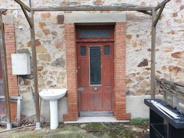 ENSEMBLE IMMOBILIER DE 2 MAISONS EN PIERRE  A RENOVER  PLUS UNE GRANGE FERMEE AVEC TOITURE NEUVE SUR PARCELLE AGRICOLE DE 8087M² CARMAUX (81)
