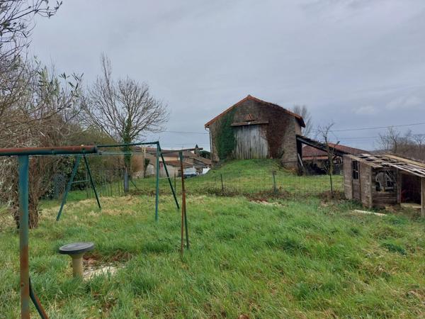 ENSEMBLE IMMOBILIER DE 2 MAISONS EN PIERRE  A RENOVER  PLUS UNE GRANGE FERMEE AVEC TOITURE NEUVE SUR PARCELLE AGRICOLE DE 8087M² CARMAUX (81)