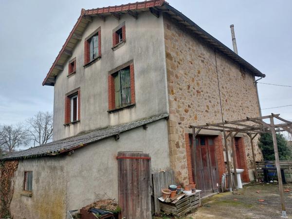 ENSEMBLE IMMOBILIER DE 2 MAISONS EN PIERRE  A RENOVER  PLUS UNE GRANGE FERMEE AVEC TOITURE NEUVE SUR PARCELLE AGRICOLE DE 8087M² CARMAUX (81)