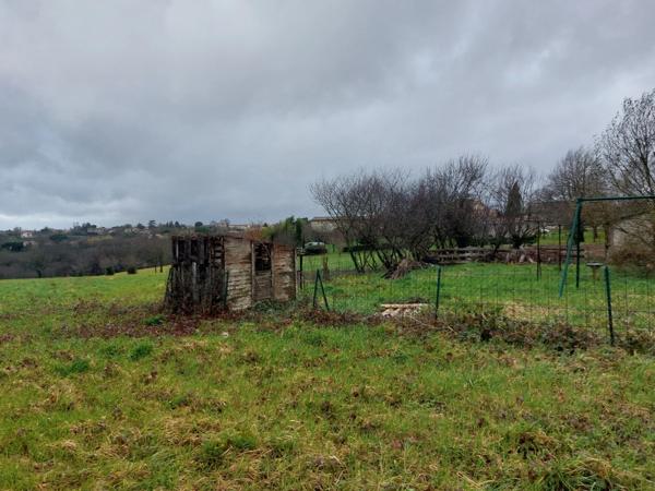 ENSEMBLE IMMOBILIER DE 2 MAISONS EN PIERRE  A RENOVER  PLUS UNE GRANGE FERMEE AVEC TOITURE NEUVE SUR PARCELLE AGRICOLE DE 8087M² CARMAUX (81)
