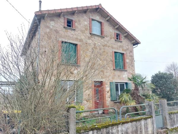 ENSEMBLE IMMOBILIER DE 2 MAISONS EN PIERRE  A RENOVER  PLUS UNE GRANGE FERMEE AVEC TOITURE NEUVE SUR PARCELLE AGRICOLE DE 8087M² CARMAUX (81)