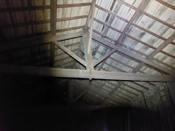 ENSEMBLE IMMOBILIER DE 2 MAISONS EN PIERRE  A RENOVER  PLUS UNE GRANGE FERMEE AVEC TOITURE NEUVE SUR PARCELLE AGRICOLE DE 8087M² CARMAUX (81)