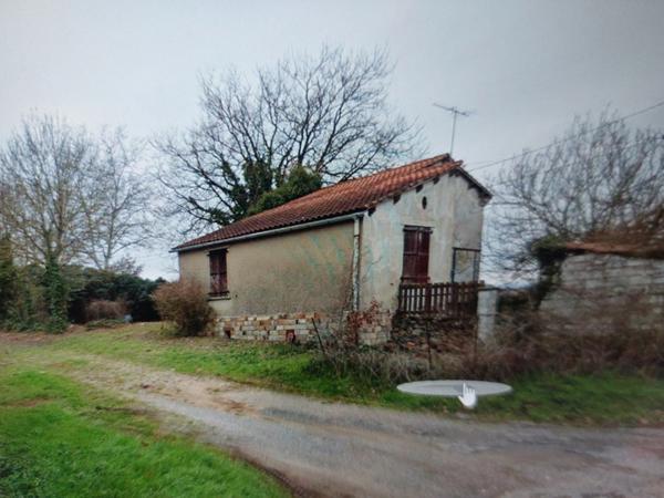 ENSEMBLE IMMOBILIER DE 2 MAISONS EN PIERRE  A RENOVER  PLUS UNE GRANGE FERMEE AVEC TOITURE NEUVE SUR PARCELLE AGRICOLE DE 8087M² CARMAUX (81)