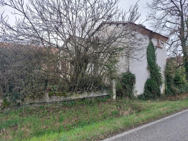 ENSEMBLE IMMOBILIER DE 2 MAISONS EN PIERRE  A RENOVER  PLUS UNE GRANGE FERMEE AVEC TOITURE NEUVE SUR PARCELLE AGRICOLE DE 8087M² CARMAUX (81)