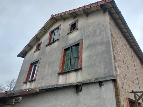 ENSEMBLE IMMOBILIER DE 2 MAISONS EN PIERRE  A RENOVER  PLUS UNE GRANGE FERMEE AVEC TOITURE NEUVE SUR PARCELLE AGRICOLE DE 8087M² CARMAUX (81)