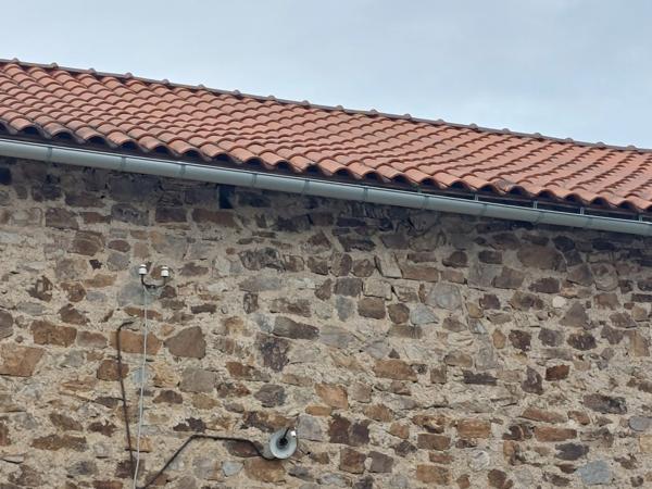 ENSEMBLE IMMOBILIER DE 2 MAISONS EN PIERRE  A RENOVER  PLUS UNE GRANGE FERMEE AVEC TOITURE NEUVE SUR PARCELLE AGRICOLE DE 8087M² CARMAUX (81)