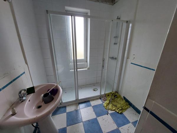 ENSEMBLE IMMOBILIER DE 2 MAISONS EN PIERRE  A RENOVER  PLUS UNE GRANGE FERMEE AVEC TOITURE NEUVE SUR PARCELLE AGRICOLE DE 8087M² CARMAUX (81)
