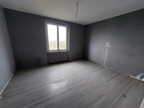 ENSEMBLE IMMOBILIER DE 2 MAISONS EN PIERRE  A RENOVER  PLUS UNE GRANGE FERMEE AVEC TOITURE NEUVE SUR PARCELLE AGRICOLE DE 8087M² CARMAUX (81)
