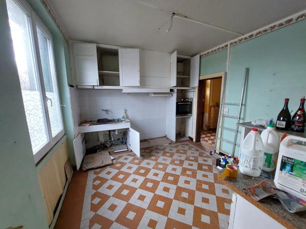 ENSEMBLE IMMOBILIER DE 2 MAISONS EN PIERRE  A RENOVER  PLUS UNE GRANGE FERMEE AVEC TOITURE NEUVE SUR PARCELLE AGRICOLE DE 8087M² CARMAUX (81)