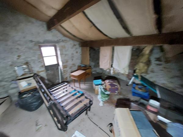 ENSEMBLE IMMOBILIER DE 2 MAISONS EN PIERRE  A RENOVER  PLUS UNE GRANGE FERMEE AVEC TOITURE NEUVE SUR PARCELLE AGRICOLE DE 8087M² CARMAUX (81)