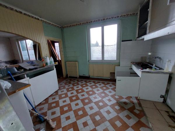 ENSEMBLE IMMOBILIER DE 2 MAISONS EN PIERRE  A RENOVER  PLUS UNE GRANGE FERMEE AVEC TOITURE NEUVE SUR PARCELLE AGRICOLE DE 8087M² CARMAUX (81)
