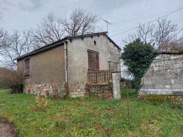 ENSEMBLE IMMOBILIER DE 2 MAISONS EN PIERRE  A RENOVER  PLUS UNE GRANGE FERMEE AVEC TOITURE NEUVE SUR PARCELLE AGRICOLE DE 8087M² CARMAUX (81)