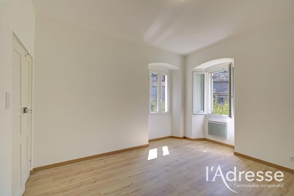 Appartement T2 47 m² rénové - Place du village Vescovato