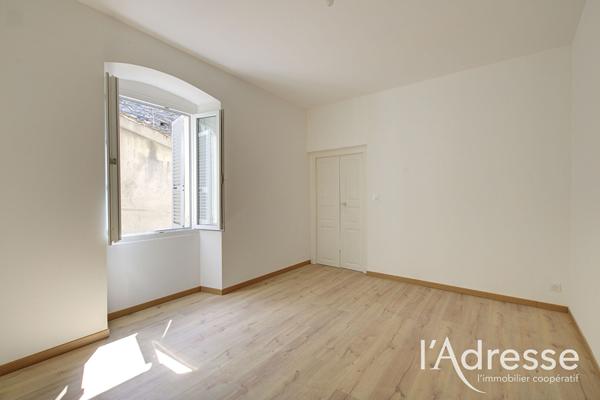 Appartement T2 47 m² rénové - Place du village Vescovato