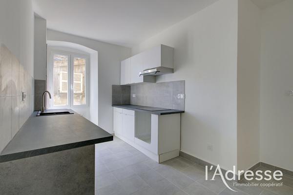 Appartement T2 47 m² rénové - Place du village Vescovato