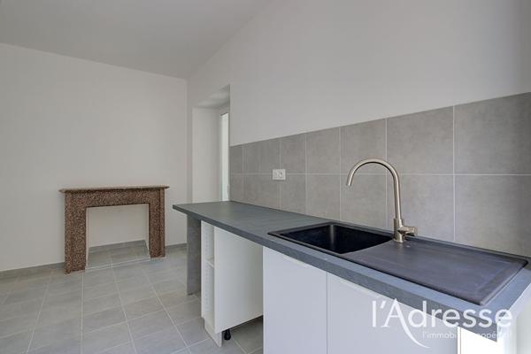 Appartement T2 47 m² rénové - Place du village Vescovato
