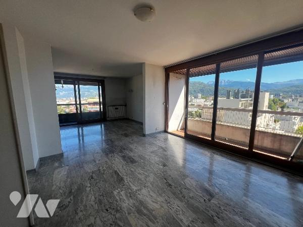 GRENOBLE (Isère) 32 Avenue Jean Perrot, un appartement de type T4