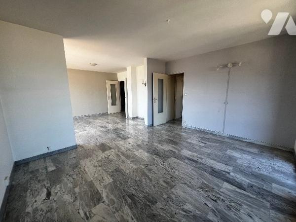 GRENOBLE (Isère) 32 Avenue Jean Perrot, un appartement de type T4