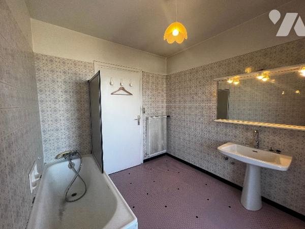 GRENOBLE (Isère) 32 Avenue Jean Perrot, un appartement de type T4