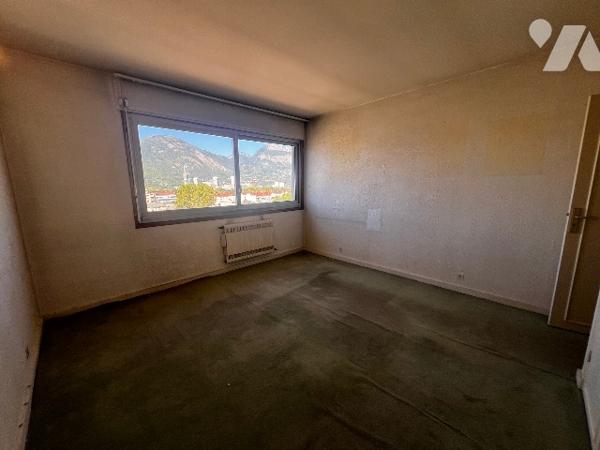 GRENOBLE (Isère) 32 Avenue Jean Perrot, un appartement de type T4