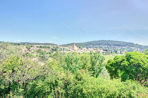 Maison à Lorgues 7 pièces 143 m² avec piscine sur un terrain de 1557m²