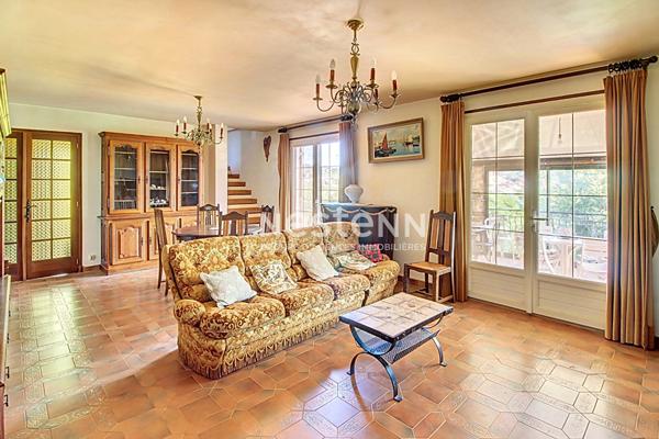 Maison à Lorgues 7 pièces 143 m² avec piscine sur un terrain de 1557m²