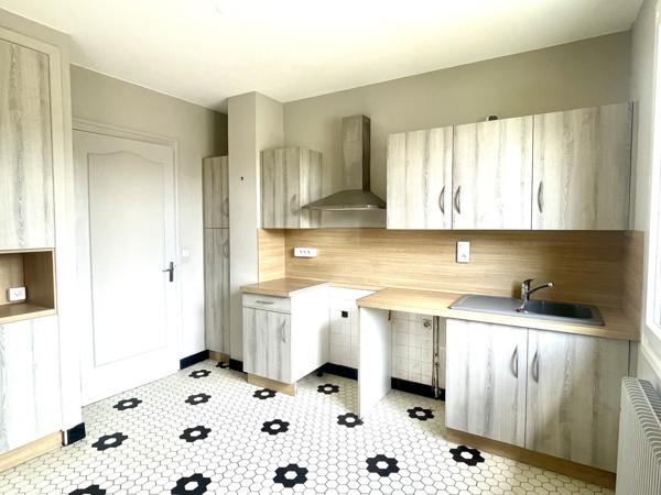 MAISON EN PIERRE avec TERRAIN - SECTEUR PAVILLONNAIRE MIREBEAU