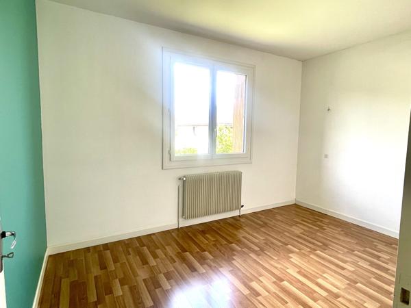 MAISON EN PIERRE avec TERRAIN - SECTEUR PAVILLONNAIRE MIREBEAU