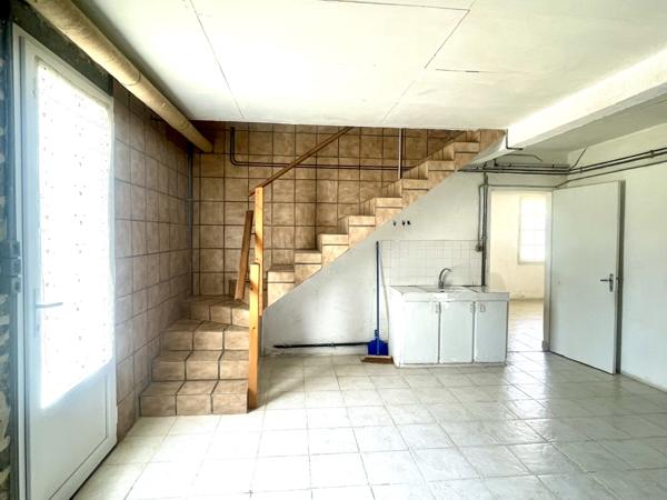 MAISON EN PIERRE avec TERRAIN - SECTEUR PAVILLONNAIRE MIREBEAU