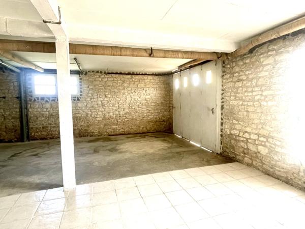 MAISON EN PIERRE avec TERRAIN - SECTEUR PAVILLONNAIRE MIREBEAU