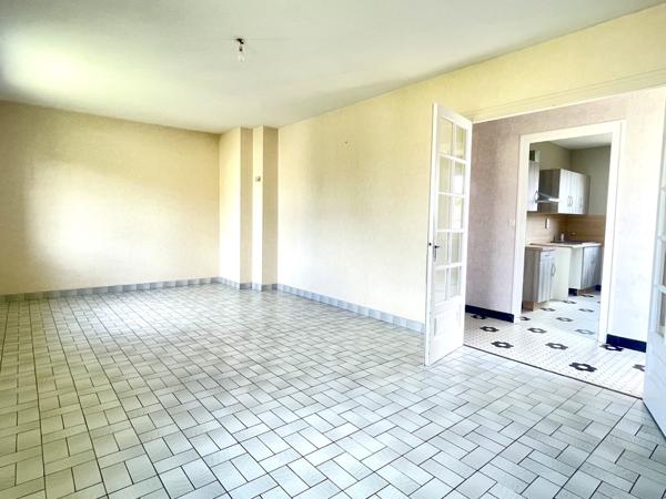 MAISON EN PIERRE avec TERRAIN - SECTEUR PAVILLONNAIRE MIREBEAU