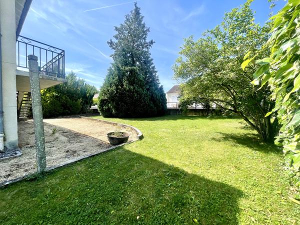 MAISON EN PIERRE avec TERRAIN - SECTEUR PAVILLONNAIRE MIREBEAU